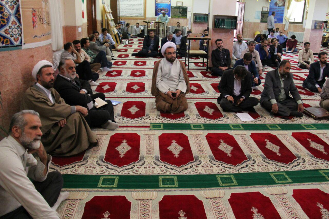 آيت‌الله دکتر هاشم هاشم‌زاده هريسي   به مناسبت عیدغدیرخم  در جمع کارکنان واحد رودهن دانشگاه آزاداسلامی
