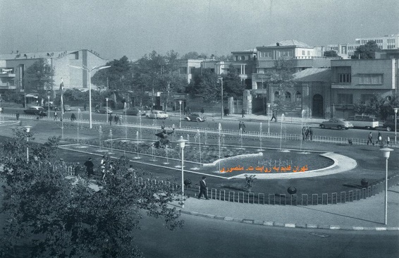<a href='http://qademqademhaa.niloblog.com/p/59/'>میدان</a> بهارستان