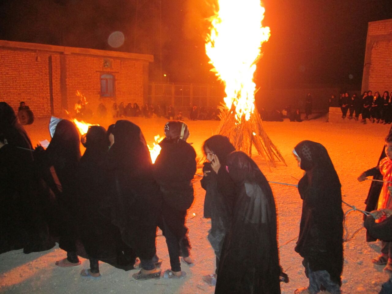 مراسم  شام غریبان شب 11محرم مسئول برگزاری کانون فرهنگی فاطمه الزهرا سمنگان