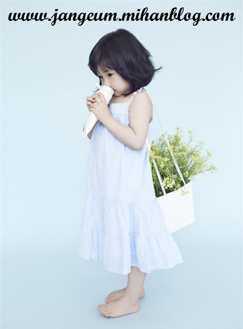 http://s8.picofile.com/file/8273339076/Twins1.jpg