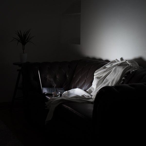 http://s8.picofile.com/file/8274614476/JulienMauve_LonelyWindow_Couch.jpg