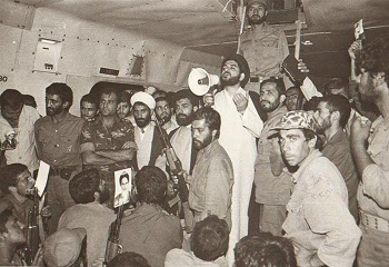 رزمندگان اعزامی به سوریه در هواپیما به فرماندهی حاج احمد متوسلیان