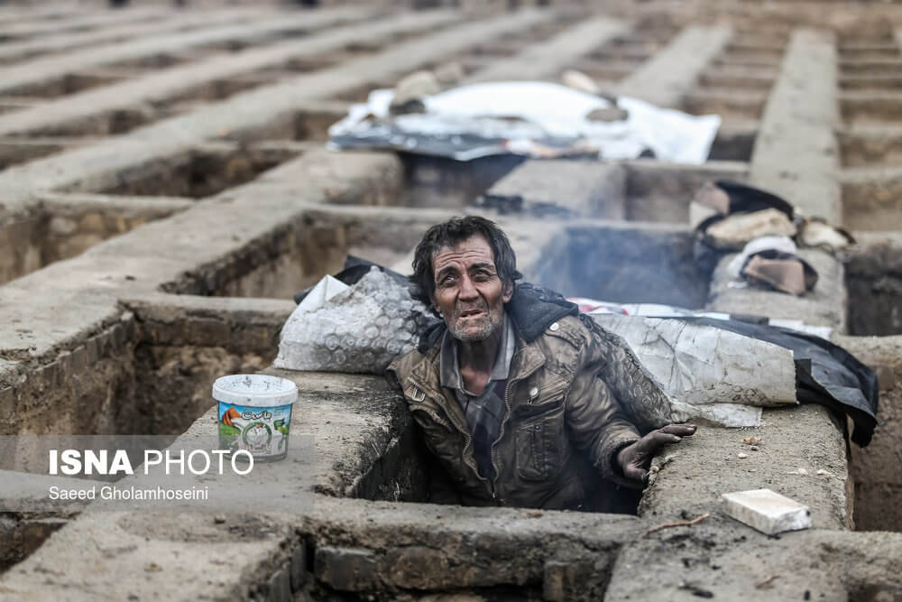 عکس های جنجالی زندگی در گورستان شهریار عکس های جنجالی زندگی در گورستان شهریار