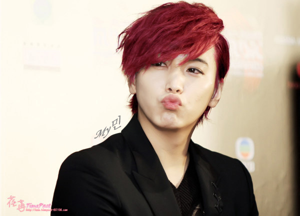 http://s8.picofile.com/file/8281035134/red_sungmin_by_miel101_d5qjl8g.jpg