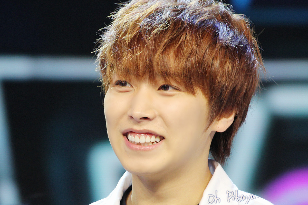 http://s8.picofile.com/file/8281035434/Sung_Min_52_.jpg
