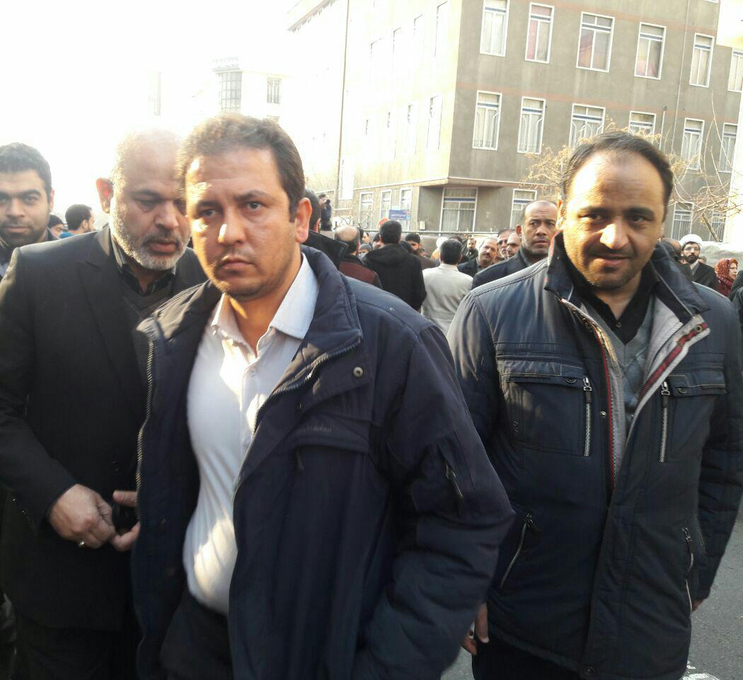 درحاشیه مراسم تشییع پیکر حضرت آیت الله هاشمی   در کنار سردار احمد وحیدی   عضو مجمع تشخیص مصلحت نظام ، رئیس دانشگاه عالی دفاع ملی و وزیر سابق دفاع 