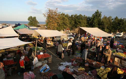 پنج شنبه بازار در شهر کلاچای