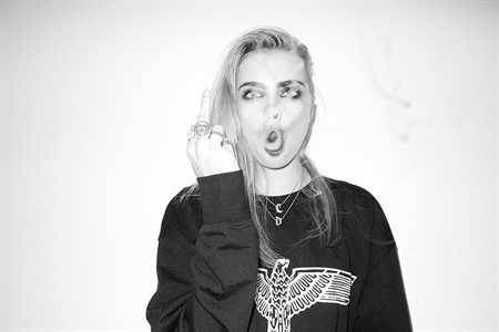 Cara_Delevingne_Terry_Richardson_02.jpg (450×300)