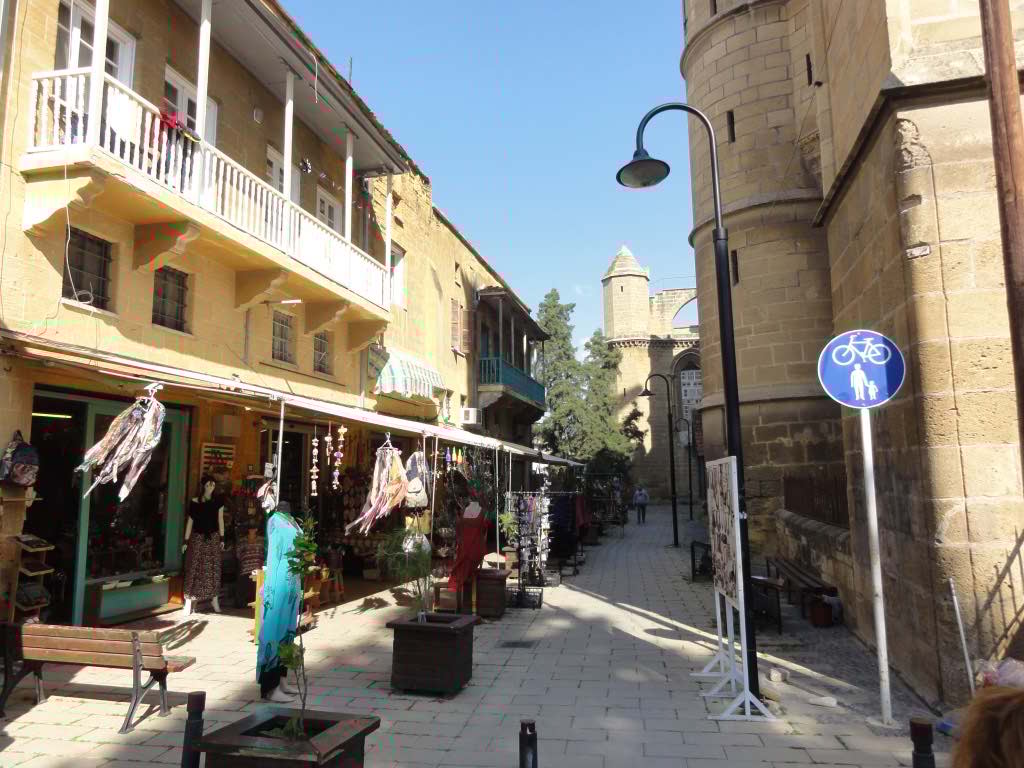 http://s8.picofile.com/file/8296766850/391.jpg