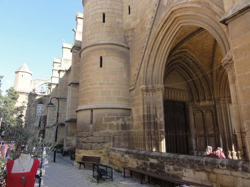 http://s8.picofile.com/file/8296766884/393.jpg