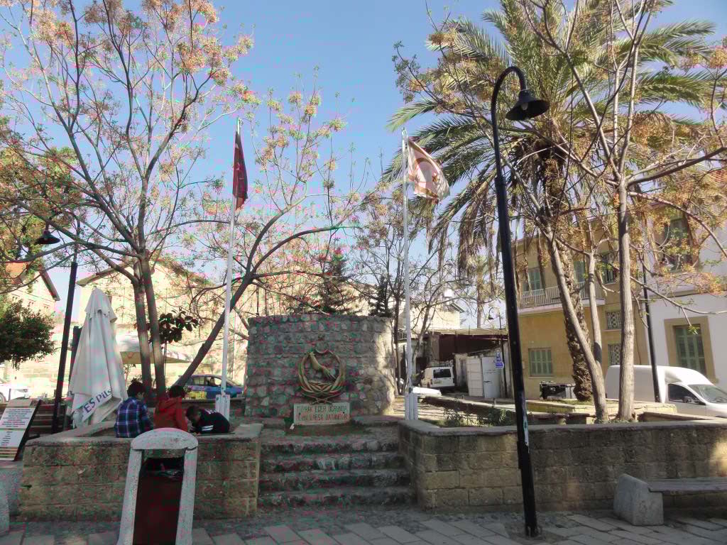 http://s8.picofile.com/file/8296766934/396.jpg