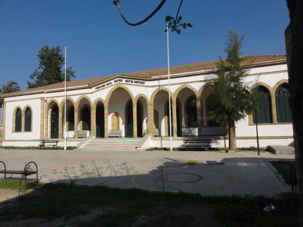 http://s8.picofile.com/file/8296766992/407.jpg