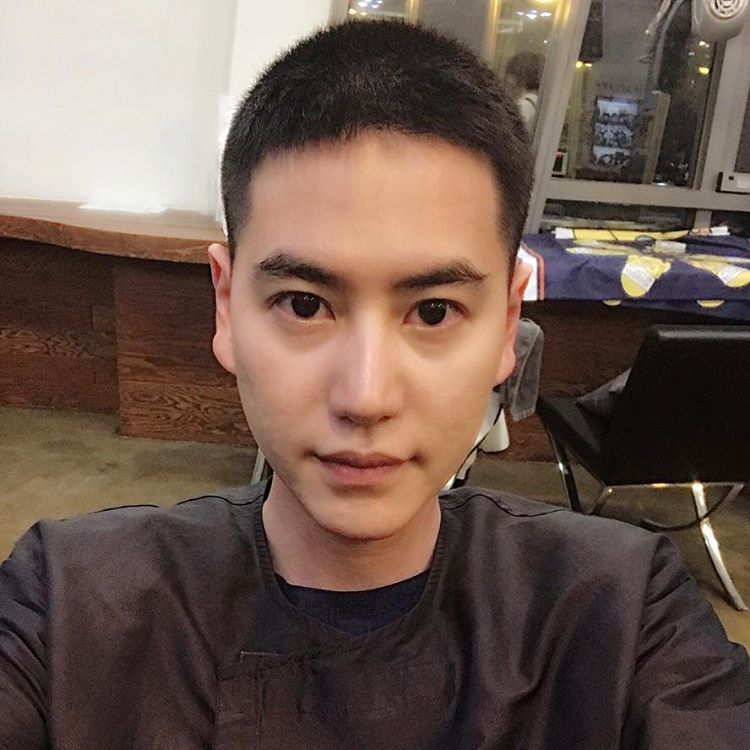 http://s8.picofile.com/file/8298329818/n_kyuhyun_20170425_1522211732893197483.jpg