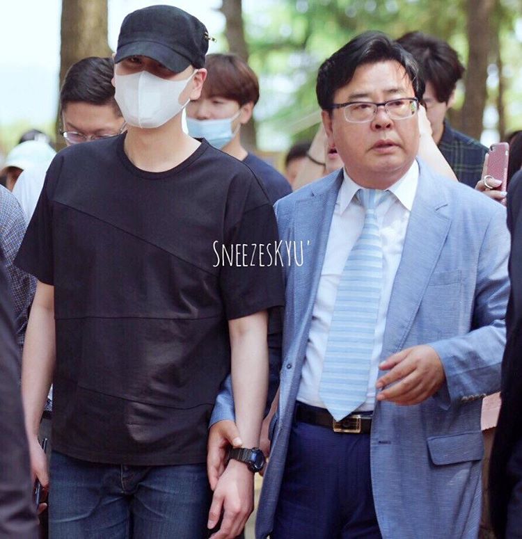 http://s8.picofile.com/file/8298329850/n_kyuhyun_20170425_1522450745172308367.jpg