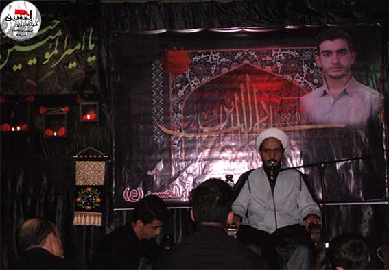 سخنرانی حجت السلام والمسلمین وثوقی درمراسم پنجمین سالگرد شهادت شهید مدافع وطن شهیدمحمدعلی دولت آبادی هیئت زوارالحسین(ع) درحسینیه شهیددولت آبادی-شهیدان ناجا