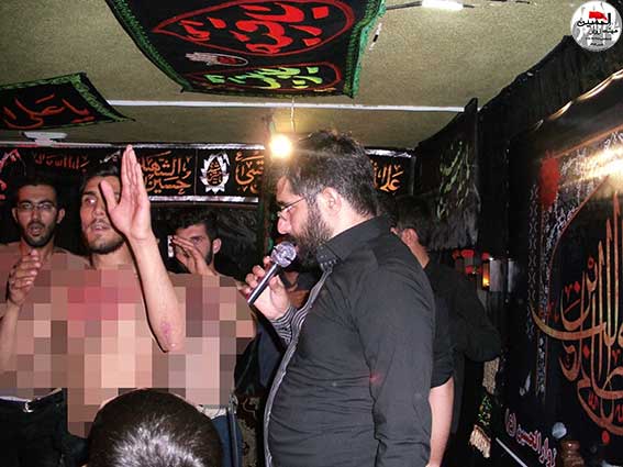 مداحی وسینه زنی درمراسم پنجمین سالگرد شهادت شهیدمحمدعلی دولت آبادی هیئت زوارالحسین(ع) درحسینیه شهیددولت آبادی-شهدای فرماندهی انتظامی تهران بزرگ