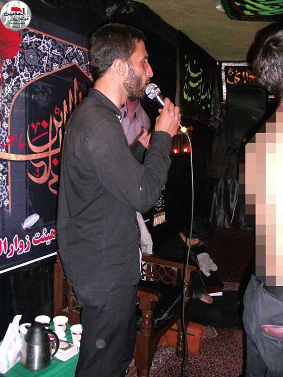 مداحی ذاکرین اهل بیت(ع) درمراسم پنجمین سالگرد شهادت شهید مدافع وطن شهیدمحمدعلی دولت آبادی هیئت زوارالحسین(ع) درحسینیه شهیددولت آبادی-شهدای ناجا