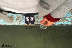 میگویند کسی که زیر آب میماند و غرق میشود ، منبع :
http://mahfeladabi.com/post/9403 میگویند کسی که زیر آب میماند و غرق میشود