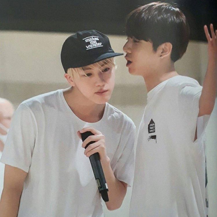http://s8.picofile.com/file/8305223068/bts_jin_9297_20170018_1430613101686772147.jpg