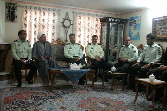 دیدارنیروی انتظامی با خانواده شهید محمدعلی دولت آبادی به مناسبت هفته نیروی انتظامی