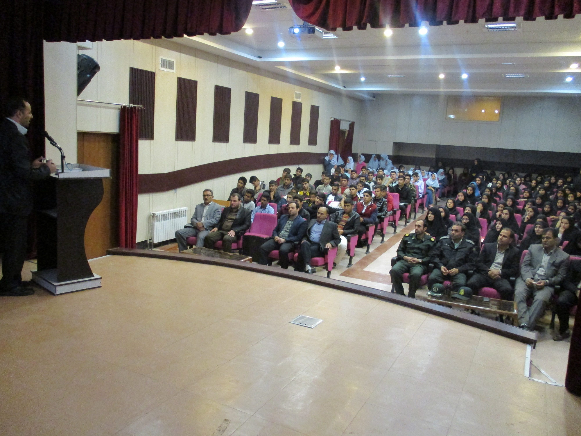 http://s8.picofile.com/file/8310960568/1.jpg