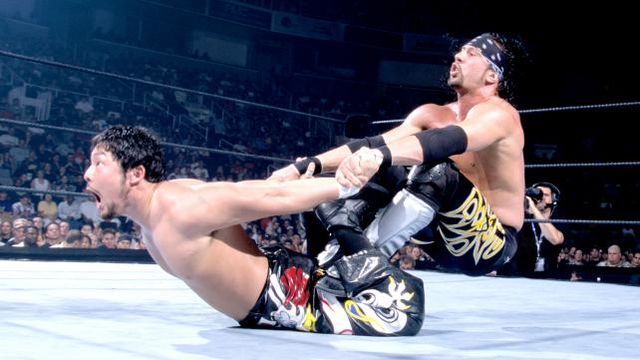 http://s8.picofile.com/file/8315105734/Summerslam_2001_3.jpg