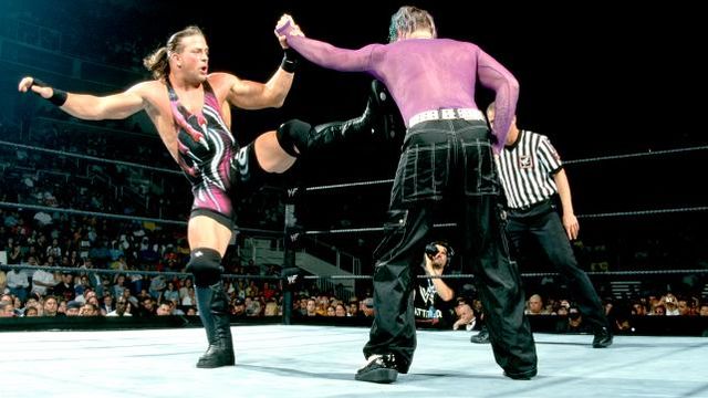 http://s8.picofile.com/file/8315105750/Summerslam_2001_9.jpg