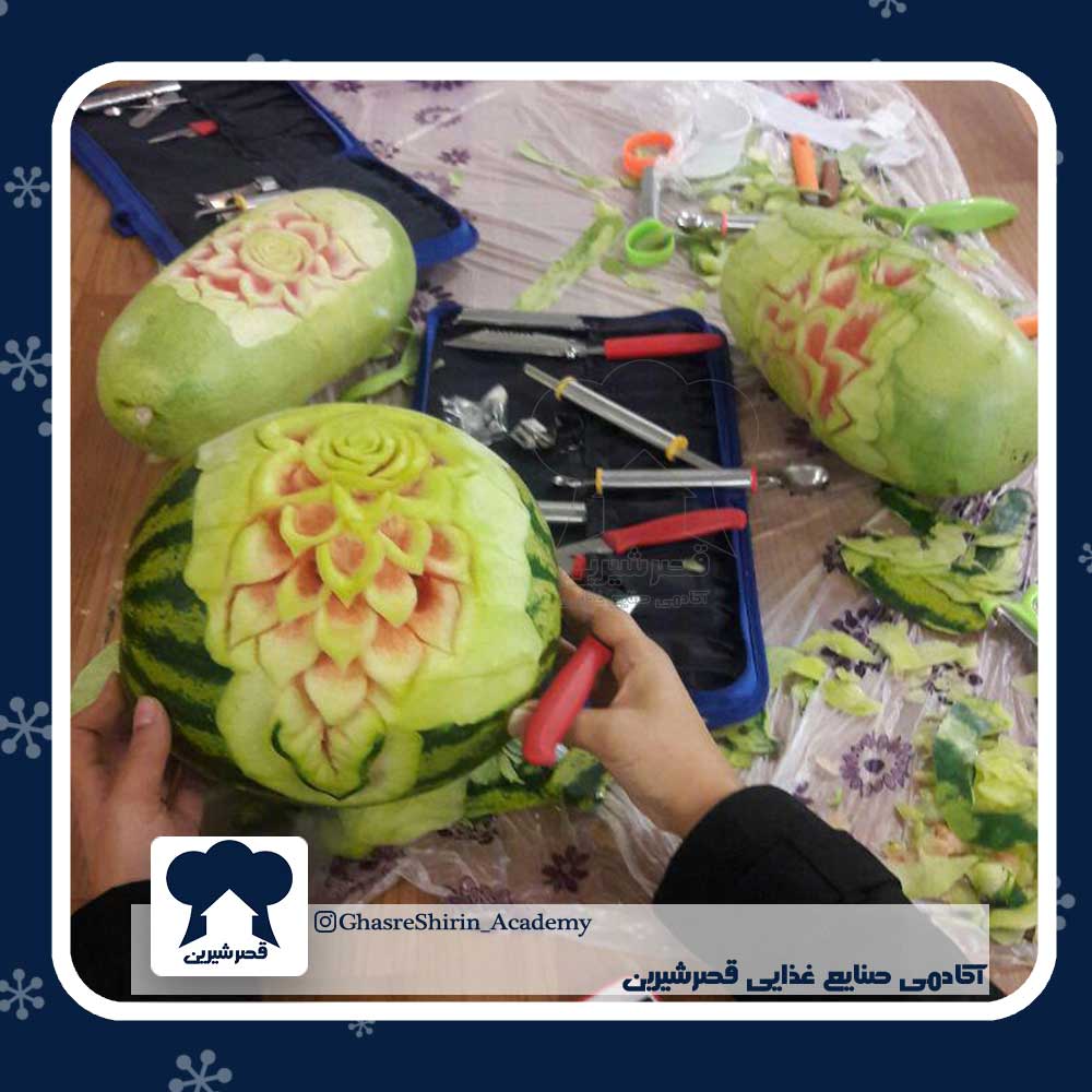دوره سبزی آرا میوه آرا سفره آرا  در آکادمی صنایع غذایی قصرشیرین اصفهان