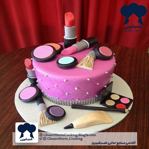 آموزش کیک شیرینی تر و دکور و تزئین کیک در آموزشگاه شیرینی پزی قصرشیرین اصفهان بااعطای مدرک بین المللی 
