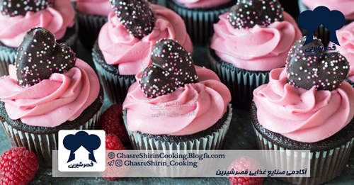 آموزش کیک شیرینی تر و دکور و تزئین کیک در آموزشگاه شیرینی پزی قصرشیرین اصفهان بااعطای مدرک بین المللی 