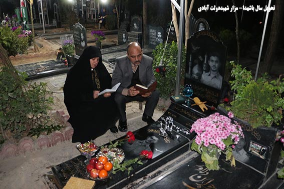 پدرشهیدمحمدعلی دولت آبادی هنگام تحویل سال97 بر مزار مطهرشهیددولت آبادی بهشت زهرا(س),شهدای نیروی انتظامی
