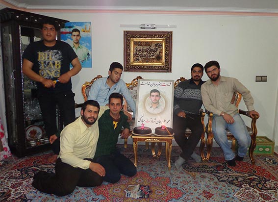 دوستان وهم هیئتی های شهید دولت آبادی در تولد شهید دولت آبادی1392 دوستان وهم هیئتی های شهید دولت آبادی در تولد شهید دولت آبادی1392