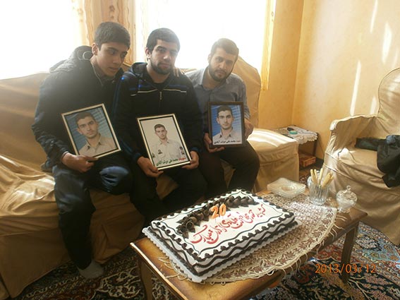 دوستان وهم هیئتی های شهید دولت آبادی در تولد شهید دولت آبادی 1391 دوستان وهم هیئتی های شهید دولت آبادی در تولد شهید دولت آبادی 1391