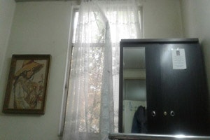 از درون اتاقم به بیرون نگاه میکنم ، منبع :
http://kolbehyetanhayi.mihanblog.com/post/5629 از درون اتاقم به بیرون نگاه میکنم