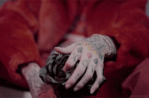 http://s8.picofile.com/file/8324132284/tumblr_ooo7ftAlha1r9spw1o1_500.gif