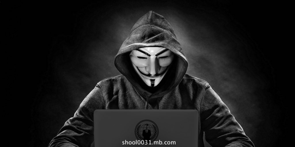 http://s8.picofile.com/file/8330065192/hacker_room_v2_1024x512.jpg