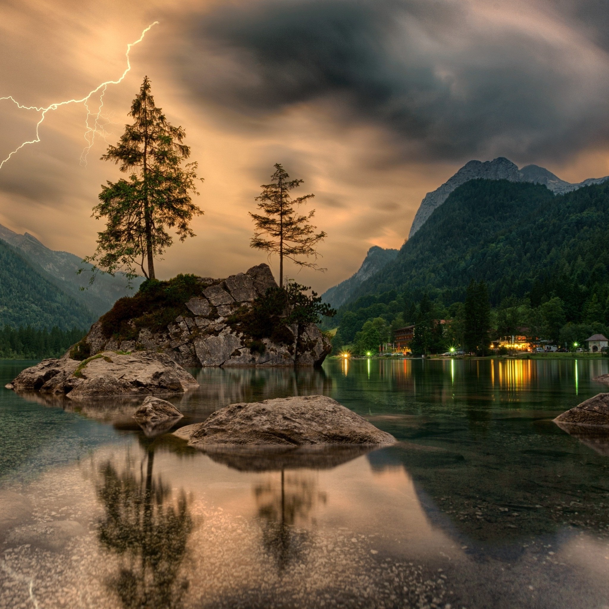 thunderstorm_with_lightning_in_mountain_wallpaper