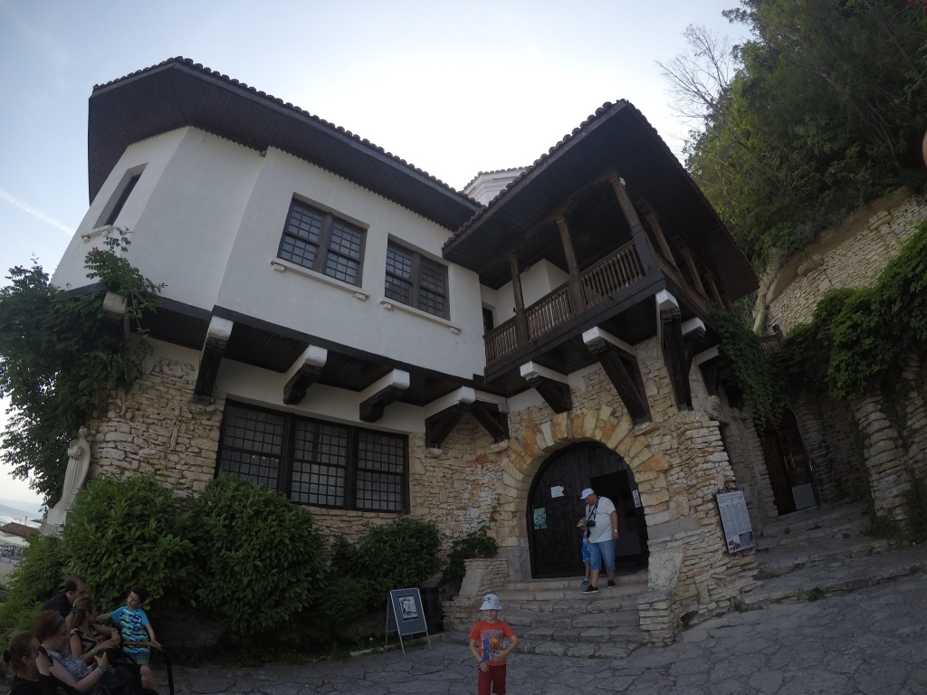 http://s8.picofile.com/file/8331272976/GOPR1702.JPG