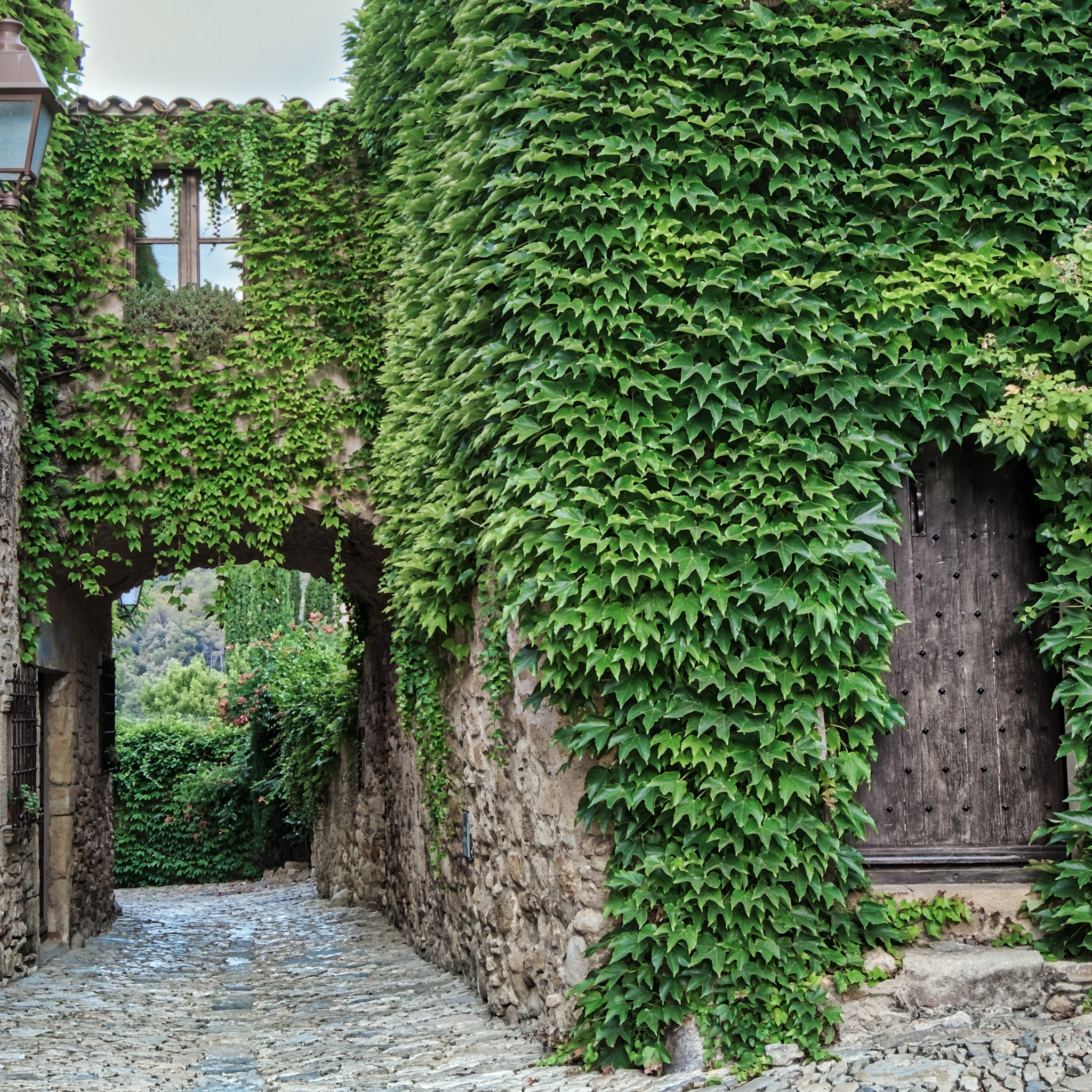 medieval_village_of_peratallada_catalonia_wallpaper