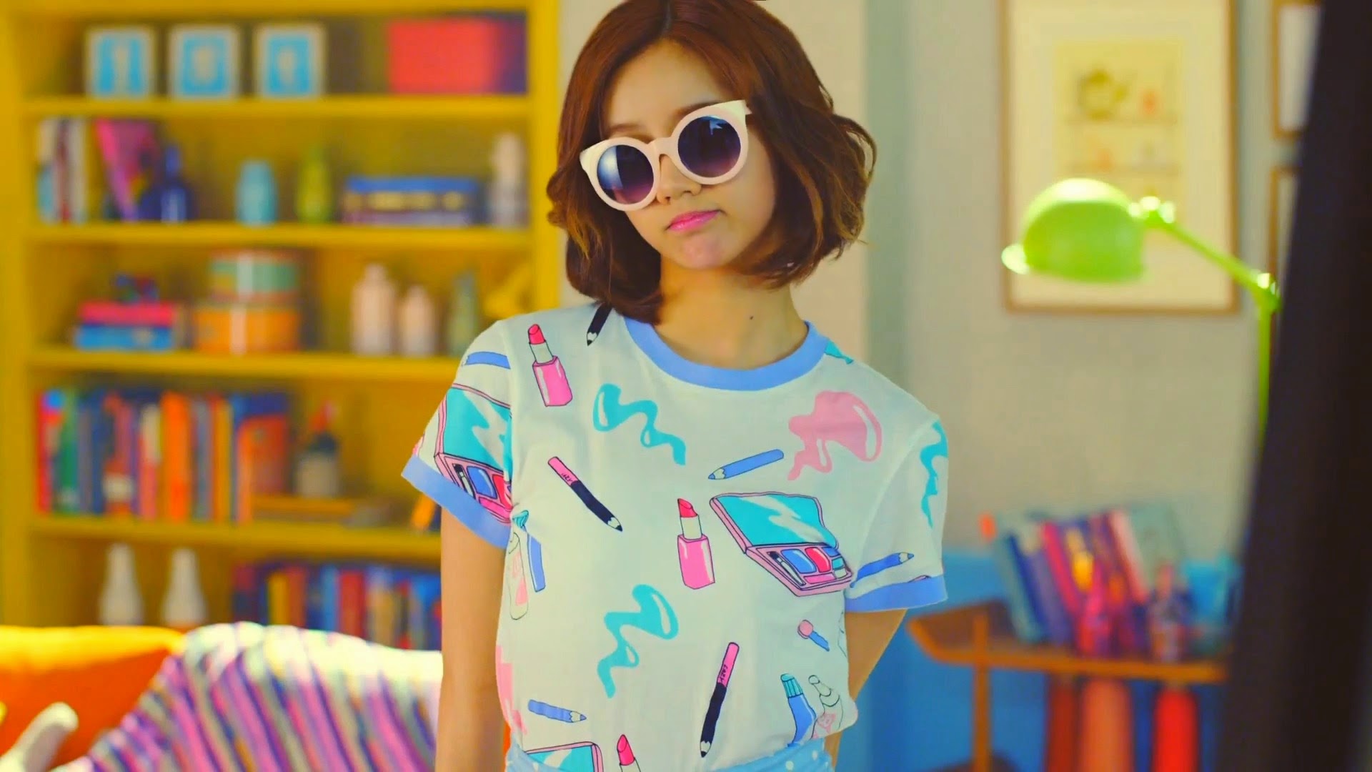 http://s8.picofile.com/file/8331999892/Lee_Hyeri_full_42164.jpg