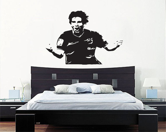 http://s8.picofile.com/file/8332564600/Messi_21_.jpg
