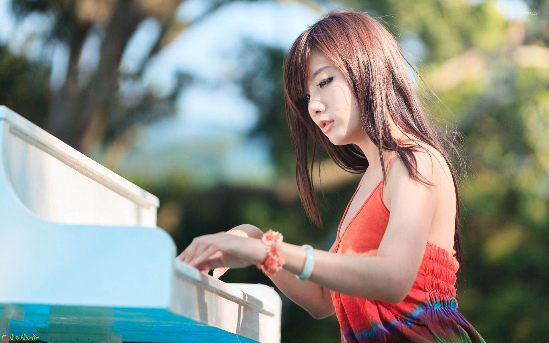http://s8.picofile.com/file/8334184084/jootix_ir_2266923150.jpg