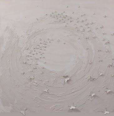 عاقلان نقطه ی پرگار وجودند ولی/ عشق داند که در این دایره سرگردانند پروانه ها در مدار دایره