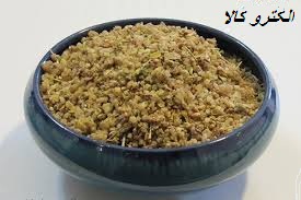  طبع ترنجبین کمی گرم و تر است. استفاده از خواص ترنجبین برای پوست به همراه خاکشیر، برای صاف و شفاف شدن پوست صورت، رفع جوش و اگزما مفید است. 