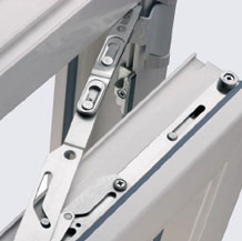 تعمیر یراق آلات خراب درب و پنجره upvc