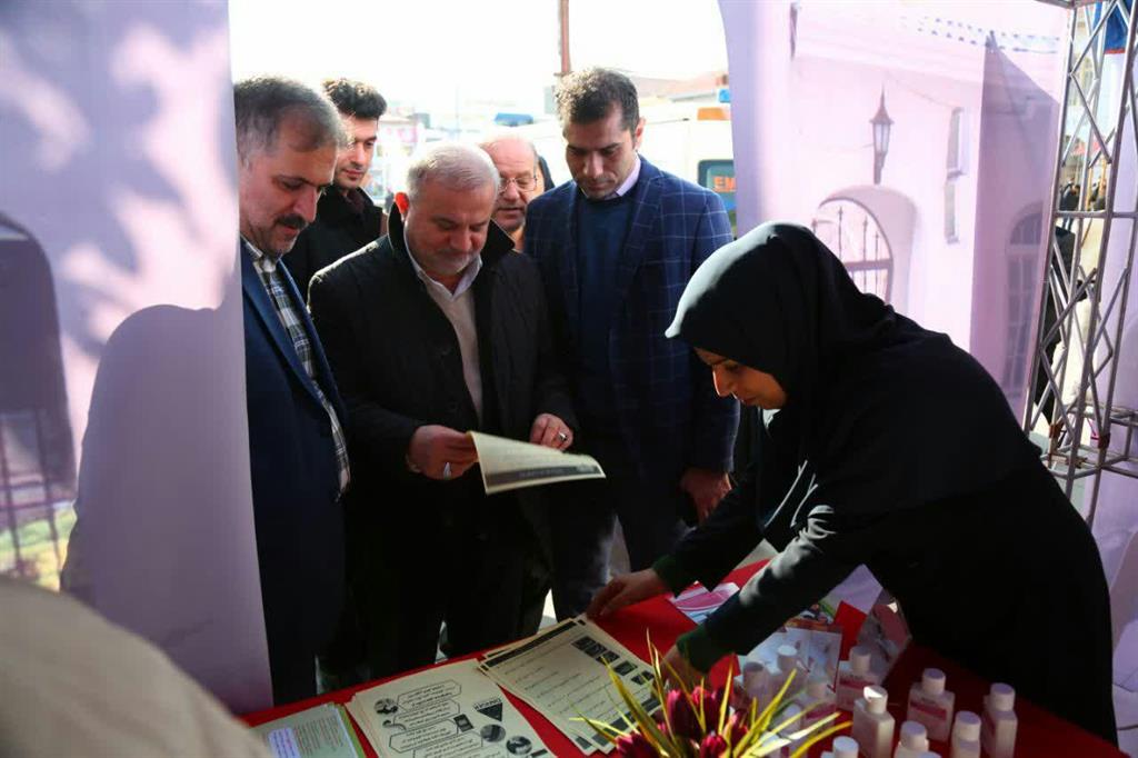 بازدید علی بهارمست سرپرست شهرداری رشت از برنامه های متعدد شهرداری رشت در پیاده راه فرهنگی رشت به مناسبت روز رشت 3 photo 2019 01 02 13 19 33