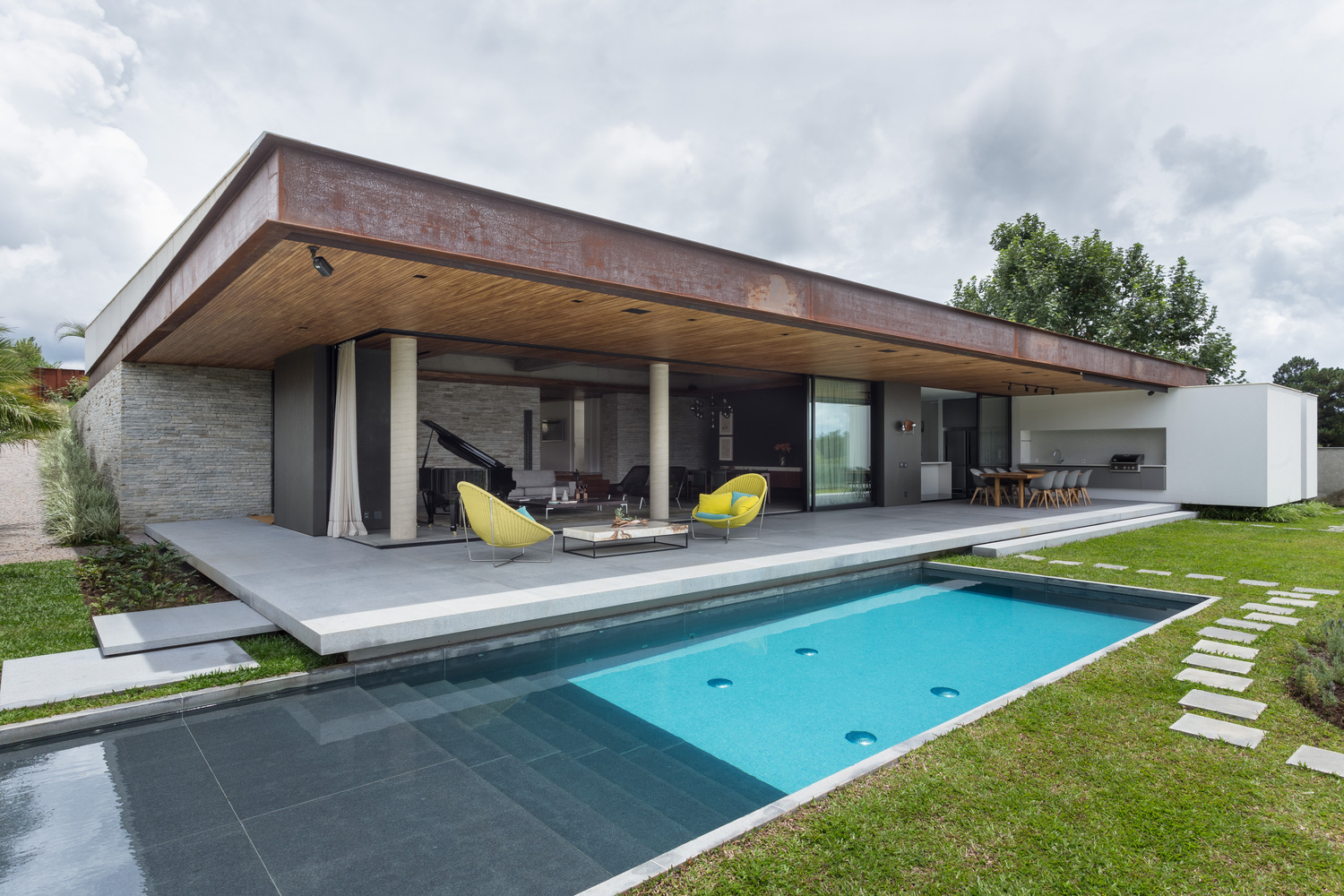 خانه ای که در دو مرحله در برزیل ساخته شد. Casa Viga / Play Arquitectura