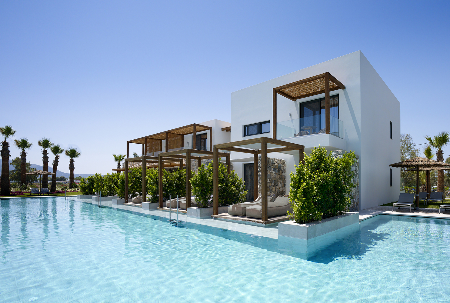 ویلای رویایی یونان Caravia Beach Junior Suites & Restaurant / Mastrominas ARChitecture