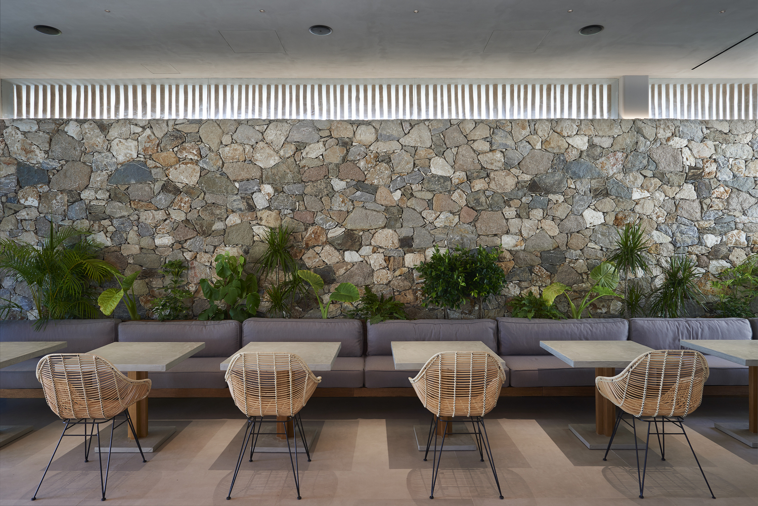 ویلای رویایی یونان Caravia Beach Junior Suites & Restaurant / Mastrominas ARChitecture