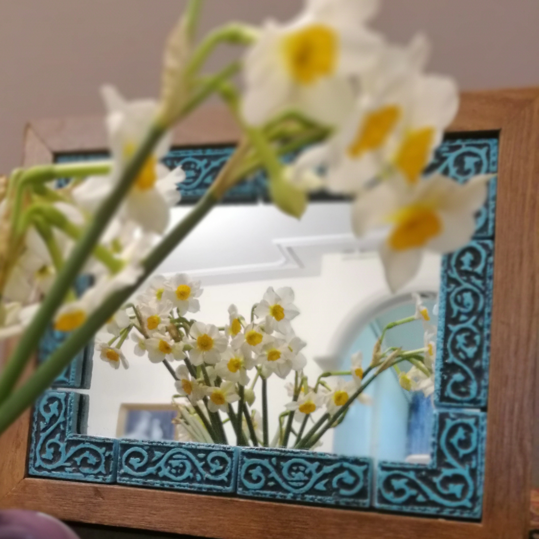 خویشتن بار گرانی ست که بر شانه ماست... 